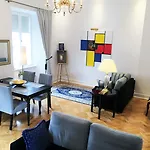 Mondrian Luxury & Market Square I