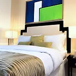 Mondrian Luxury & Market Square I Lägenhetshotell Warszawa
