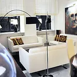 Mondrian Luxury & Market Square I 4*