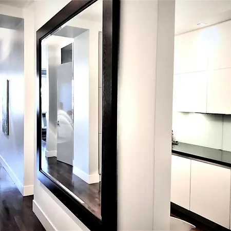 Mondrian Luxury & Market Square I Aparthotel Varšava