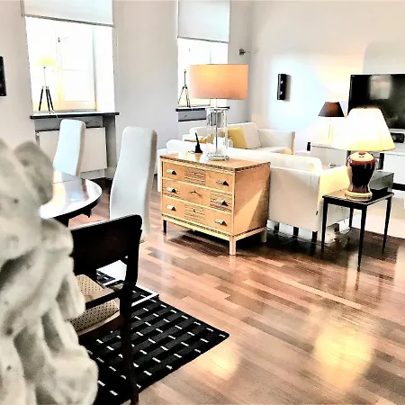 Mondrian Luxury & Market Square I 4*