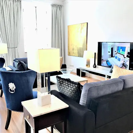 Mondrian Luxury & Market Square I Aparthotel Warschau