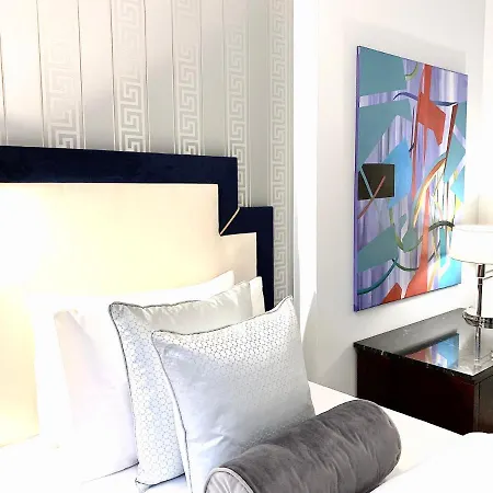 Hotel apartamentowy Mondrian Luxury & Market Square I Warszawa