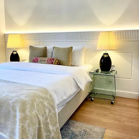 Aparthotel Mondrian Luxury & Market Square I 5*