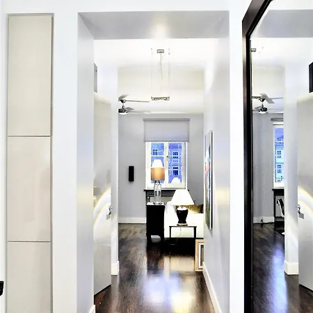 Aparthotel Mondrian Luxury & Market Square I 5*