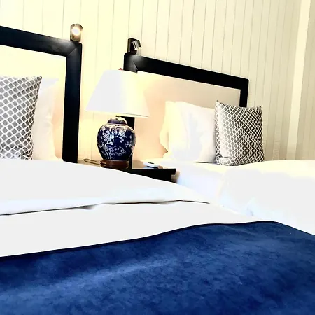 Mondrian Luxury & Market Square I
