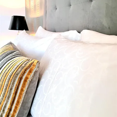 Mondrian Luxury & Market Square I Aparthotel Warschau