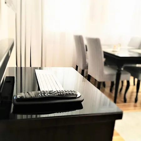 Mondrian Luxury & Market Square I 5*