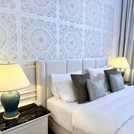 Aparthotel Mondrian Luxury & Market Square I 5*