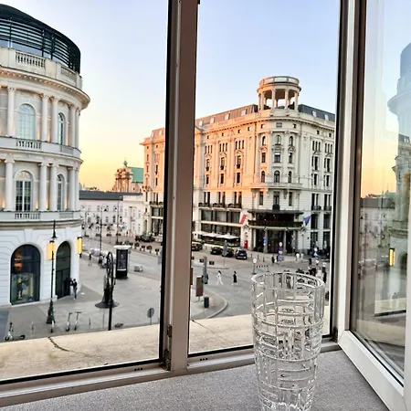 Mondrian Luxury & Market Square I 4*