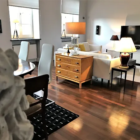 Mondrian Luxury & Market Square I 4*