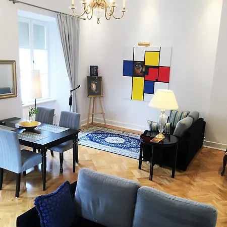 Mondrian Luxury & Market Square I
