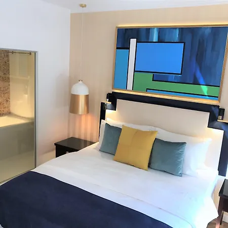 Mondrian Luxury & Market Square I Apart Otel Varşova