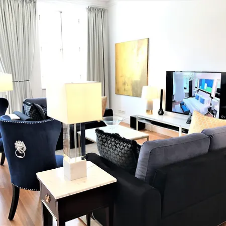 Mondrian Luxury & Market Square I 4*