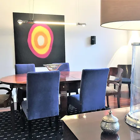 Mondrian Luxury & Market Square I 4*