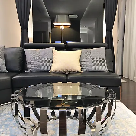 Mondrian Luxury & Market Square I 4*