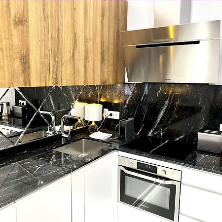 Hotel apartamentowy Mondrian Luxury & Market Square I Warszawa