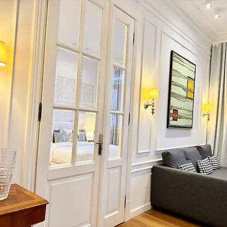 Hotel apartamentowy Mondrian Luxury & Market Square I