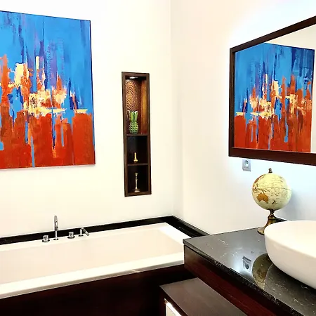 Mondrian Luxury & Market Square I 4*