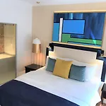 Mondrian Luxury & Market Square I Aparthotel Warsaw