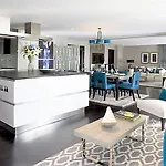 Mondrian Luxury & Market Square I 4*