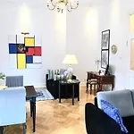 アパートホテル Mondrian Luxury & Market Square I ワルシャワ