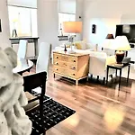 Mondrian Luxury & Market Square I 4*