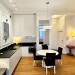 Mondrian Luxury & Market Square I アパートホテル ワルシャワ