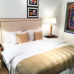 Mondrian Luxury & Market Square I アパートホテル 4*