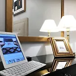 Mondrian Luxury & Market Square I ワルシャワ