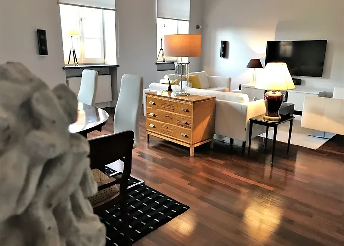 Mondrian Luxury & Market Square I 4*