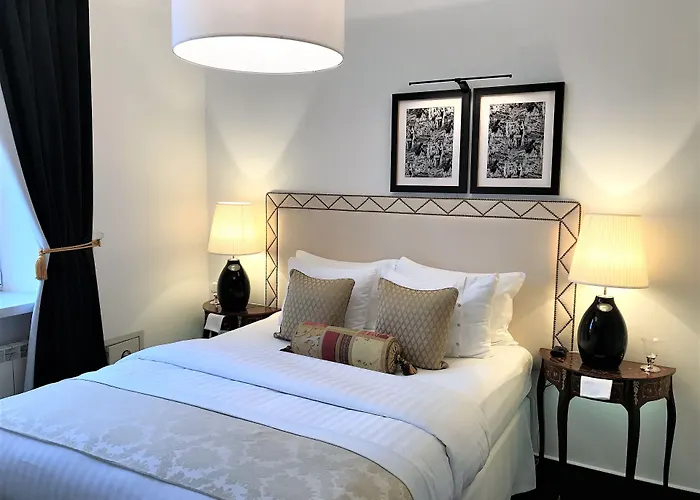 Mondrian Luxury & Market Square I