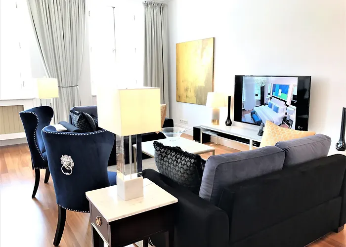 Mondrian Luxury & Market Square I 4*